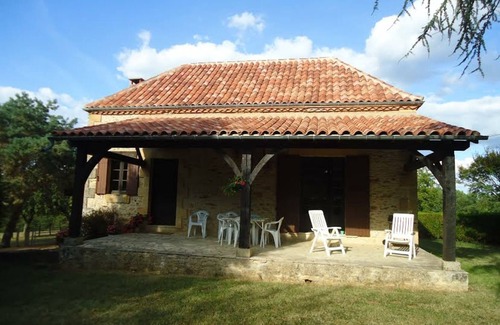Monplaisant Cottage | Charming Stone House in Périgord Noir - Fireplace, Garden, Pet-Friendly