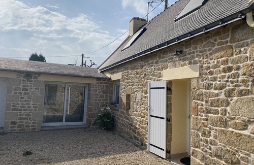 Erdeven House | Charming Stone House in Erdeven, 3 Rooms, 1 km from Beach, Private Courtyard, Quiet Area