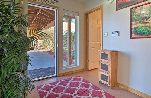 New Harmony Apartment | Charming Studio - 3 Miles From Kolob Canyons!