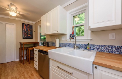 Austin Apartment | Charming Studio Apartment in East Austin - Near Downtown and UT (OL2016046974)