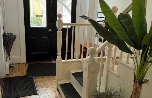 Salem Apartment | Charming studio apartment in lovely down town Salem with WiFi & Cable