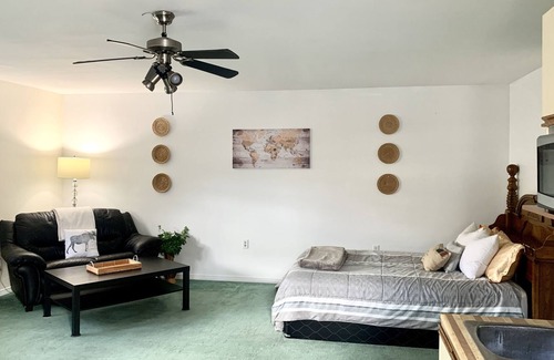Howick Apartment | Charming Studio Downtown Kitchener
