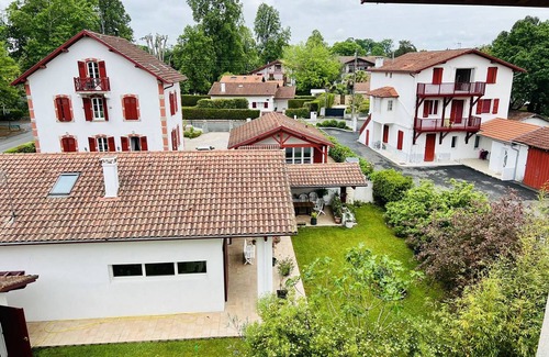 Cambo-les-Bains Apartment | Charming Studio in Cambo-les-Bains with Parking & Modern Amenities