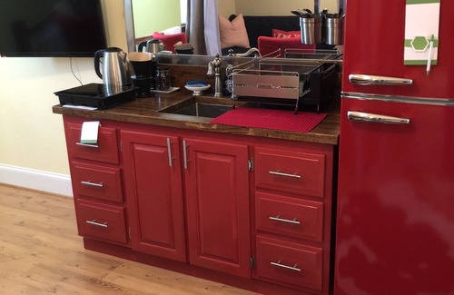 Dallas Apartment | Charming studio garage apartment near Gastonia