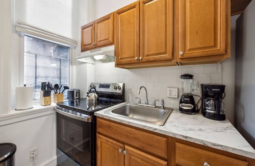 Center City West Apartment | Charming Studio | Heart of Center City | Fast WiFi