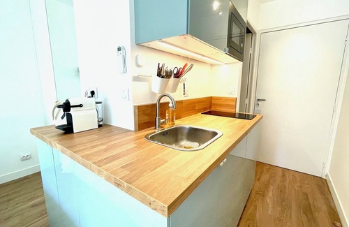 Beausoleil Condo | Charming studio in a residence with a swimming pool, tastefully decorated and offering all the comfort you need. Ideally located just steps from the Principality of Monaco and right next to a grocery store open 7 days a week.
