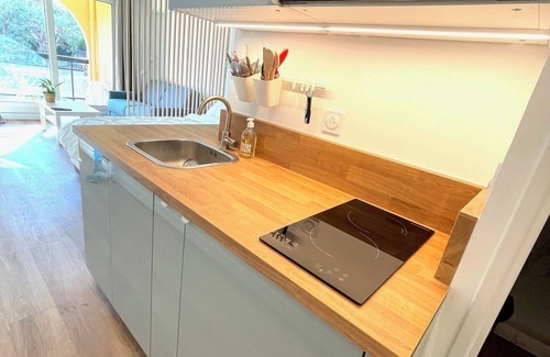 Beausoleil Condo | Charming studio in a residence with a swimming pool, tastefully decorated and offering all the comfort you need. Ideally located just steps from the Principality of Monaco and right next to a grocery store open 7 days a week.