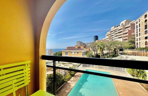 Beausoleil Condo | Charming studio in a residence with a swimming pool, tastefully decorated and offering all the comfort you need. Ideally located just steps from the Principality of Monaco and right next to a grocery store open 7 days a week.
