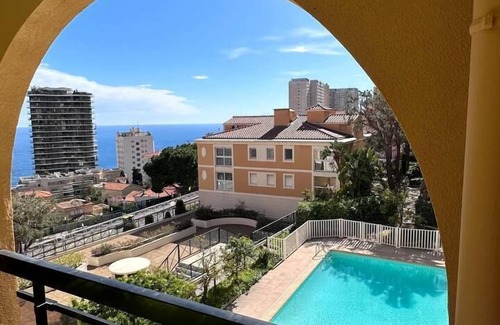 Beausoleil Condo | Charming studio in a residence with a swimming pool, tastefully decorated and offering all the comfort you need. Ideally located just steps from the Principality of Monaco and right next to a grocery store open 7 days a week.