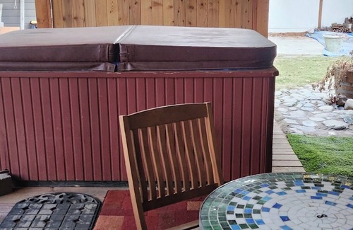 Ponder Point Apartment | Charming studio in beautiful Sandpoint Idaho.