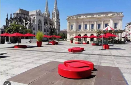 Cholet Apartment | Charming Studio in Historic Residence, Notre Dame View