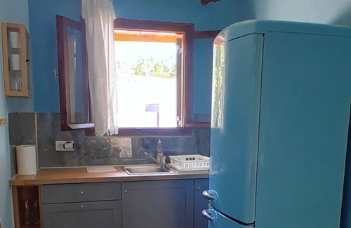 Katsarou Apartment | Charming studio in lovely Skiathos with WiFi, AC 400 m from Trulos beach