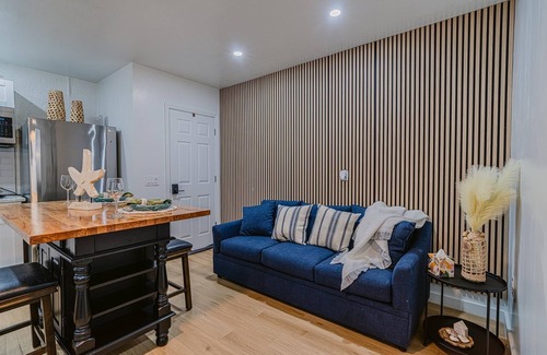 Naples Apartment | Charming studio in tranquil Naples with AC.