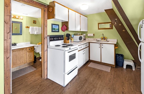 Silver Star Mountain Condo | Charming Studio Suite w/Deck, BBQ & Ski Locker – Ideal for small groups!