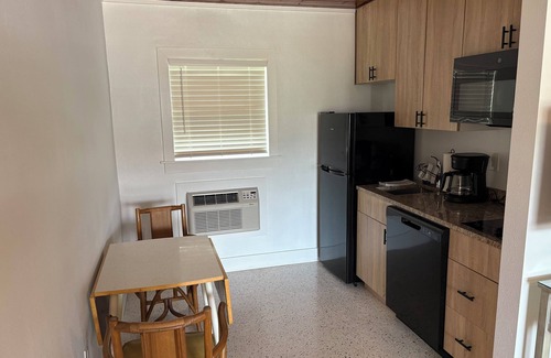 Melbourne Beach Apartment | Charming studio across street from beach with beach access in Melbourne Beach
