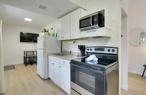 Kimberling City Apartment | Charming Studio with Pool and Table Rock Lake Access!