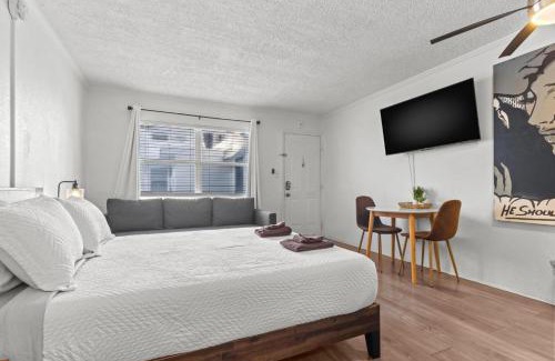 St. Petersburg - Clearwater Apartment | Charming Studio with City Views in the Heart of St Pete