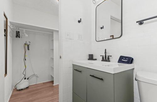 St. Petersburg - Clearwater Apartment | Charming Studio with City Views in the Heart of St Pete