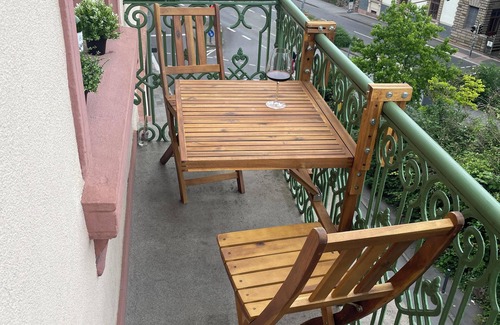 Heidelberg City Centre Apartment | Charming studio with AC, balcony and view of the Castle - Walk to Everything.