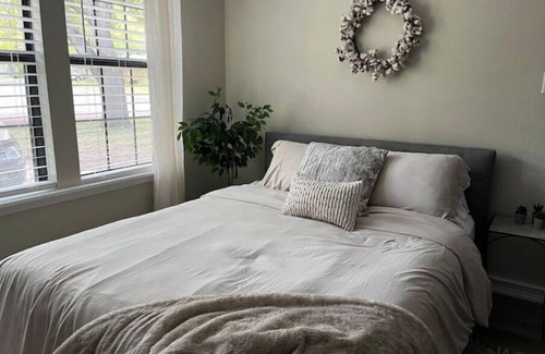 Taylor Hotel | Charming Studio with fireplace