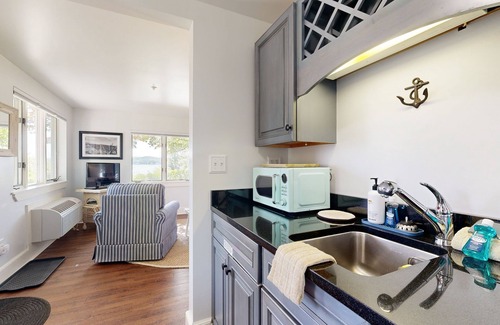 Edgecomb Apartment | Charming Studio with Stunning Bay Views, AC, and Internet