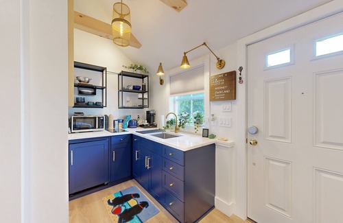 East Chop Apartment | Charming studio with amazing location near town & beach
