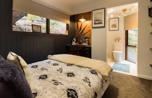 Wongawallan Ski Chalet | Charming Suite: 1-Bedroom Nature Getaway, with private hiking trails