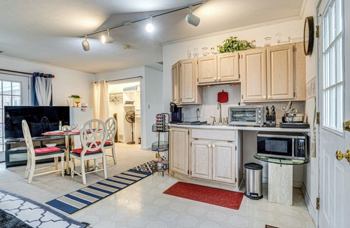 Carmel Apartment | Charming Suite w/Fire Pit, Close to Art District