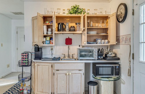 Carmel Apartment | Charming Suite w/Fire Pit, Close to Art District