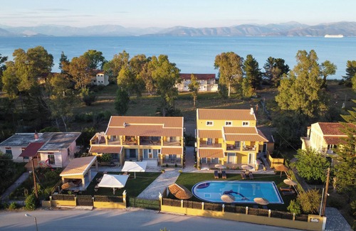 Kavos Apartment | Charming Suite with Terrace, Steps from the Sea