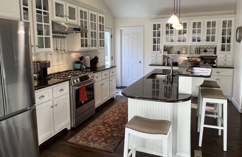 Madison House | Charming Summer Getaway, Minutes to the Beach