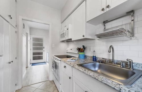 Sarasota Apartment | Charming Sweet Daisy overlooking stunning new pool in awesome Southside Village!