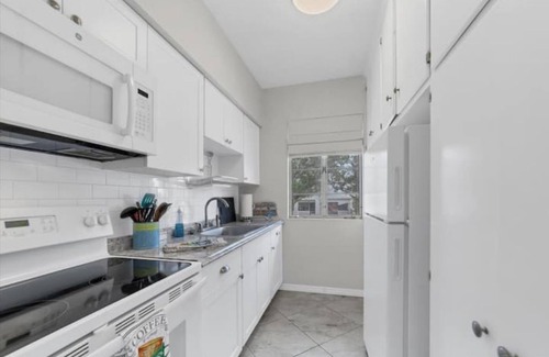 Sarasota Apartment | Charming Sweet Daisy overlooking stunning new pool in awesome Southside Village!