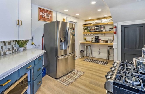 Westside Apartment | Charming Syracuse Apt w/ Private Deck & Fire Pit!