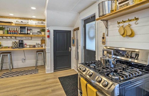 Westside Apartment | Charming Syracuse Apt w/ Private Deck & Fire Pit!