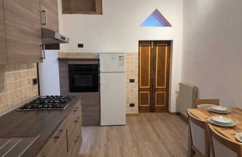 Colle di Val d'Elsa Apartment | Charming Tuscany Saloon - 2BR Apartment in Colle Val d'Elsa Center