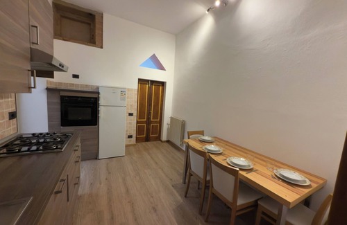 Colle di Val d'Elsa Apartment | Charming Tuscany Saloon - 2BR Apartment in Colle Val d'Elsa Center