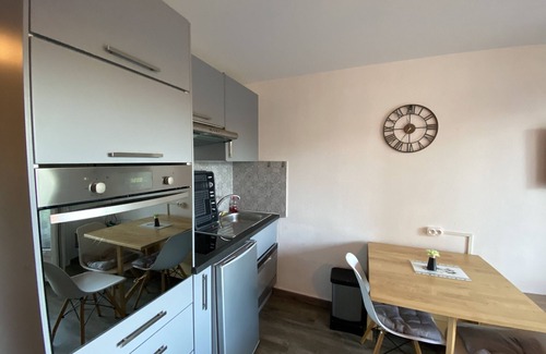 La Roche-Posay Apartment | Charming T2 with terrace near Thermes du Connétable, Wi-Fi, dishwasher