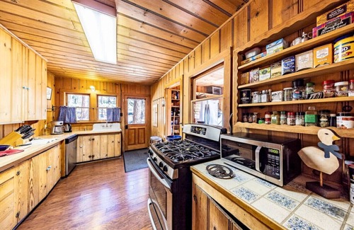 Elk Point Cabin | Charming Tahoe Cabin with Hot Tub, Walk To Private