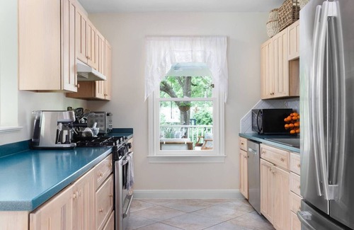 Tarrytown House | Charming Tarrytown Bungalow