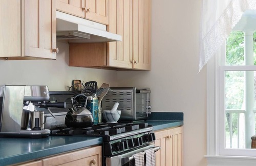 Tarrytown House | Charming Tarrytown Bungalow