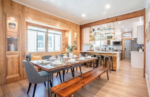 Mosswood House | Charming Temescal Getaway w/Patio, Kid-Friendly, Fast Wifi & Super Central