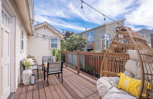 Mosswood House | Charming Temescal Getaway w/Patio, Kid-Friendly, Fast Wifi & Super Central