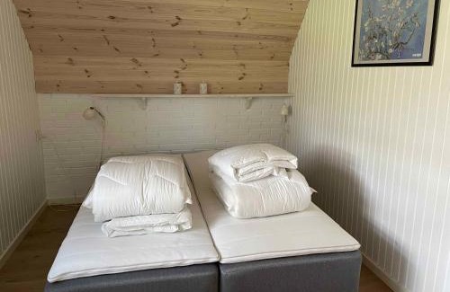 Skaverup House | Charming Thatched Cottage Near The Water