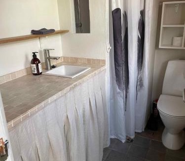Skaverup House | Charming Thatched Cottage Near The Water