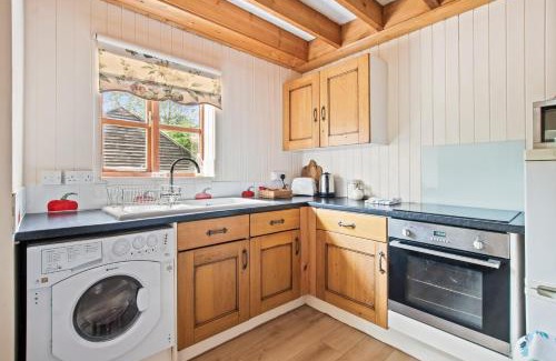 New Forest District House | Charming thatched cottage near New Forest