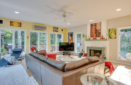 Thornton House | Charming Thornton Escape with Sauna and Gazebo!