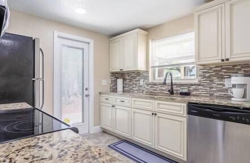 June Park House | Charming Tiny Home:Cozy Escape w/modern amenities