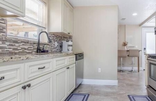 June Park House | Charming Tiny Home:Cozy Escape w/modern amenities