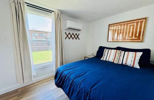 Austin Apartment | Charming Tiny Home Getaway with Pool and Hot Tub